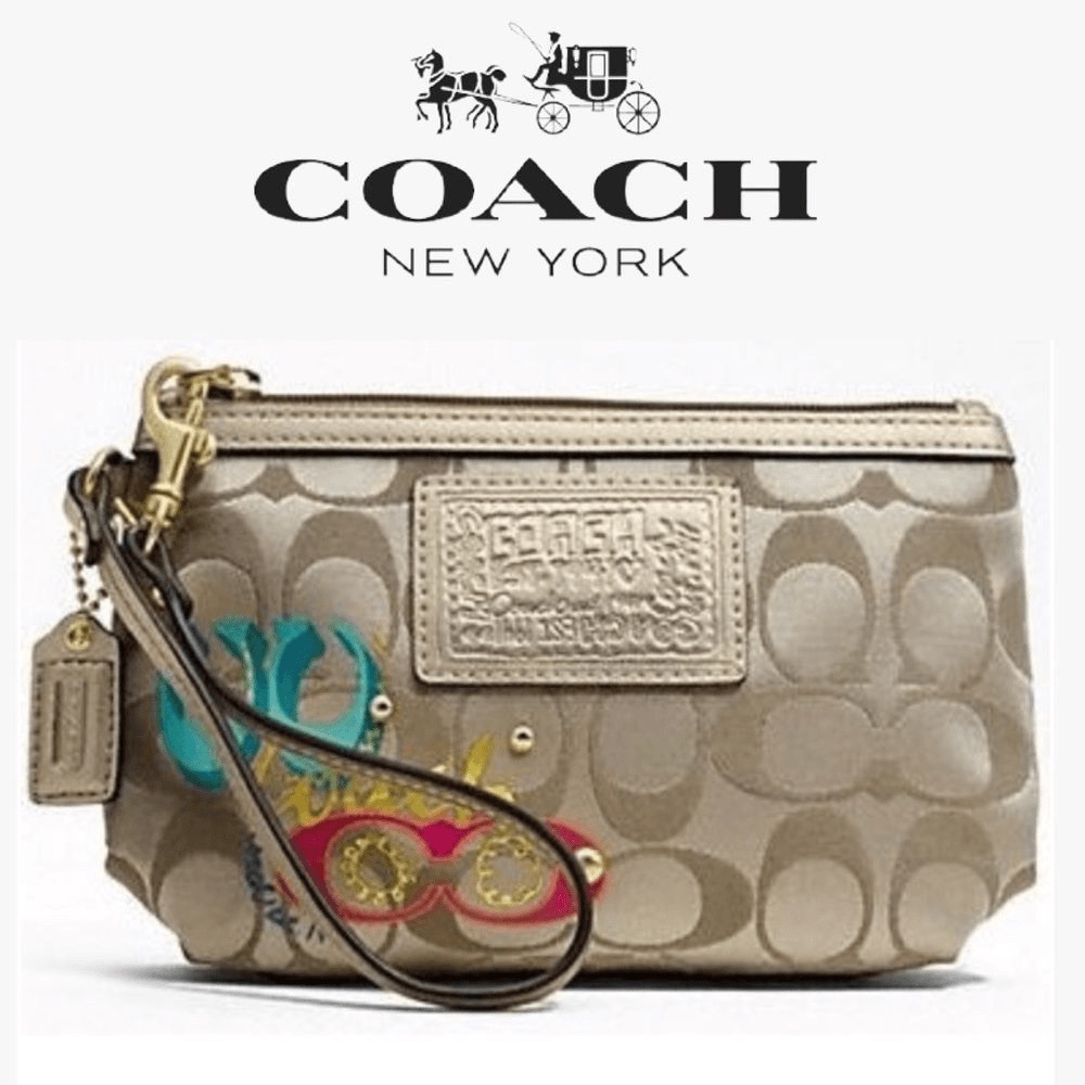 Coach Daisy Pop Applique Tan “C” Wristlet - NWOT